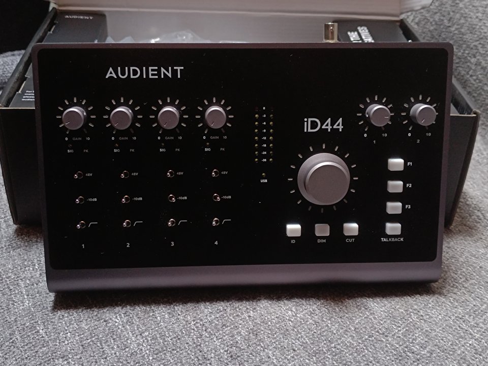 Audient iD44 MK2 de segunda mano · Foto 2 de 5 · Cantabria · 395 €