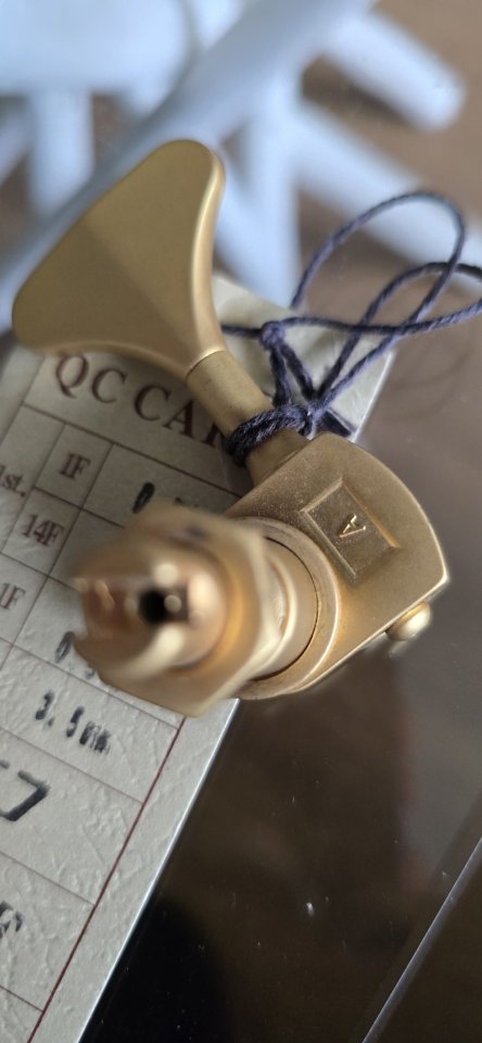 Clavijero para bajo eléctrico de la marca Hipshot