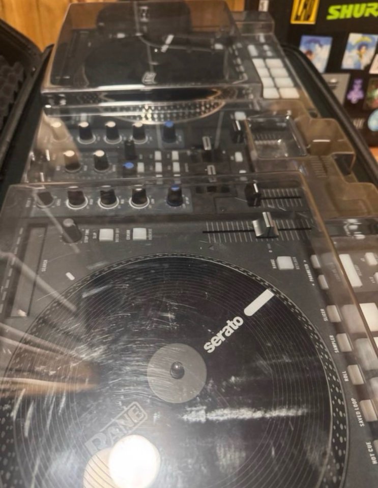 Rane one mk1 + Funda + Decksaver de segunda mano · Foto 4 de 5 · Huelva · 700 €