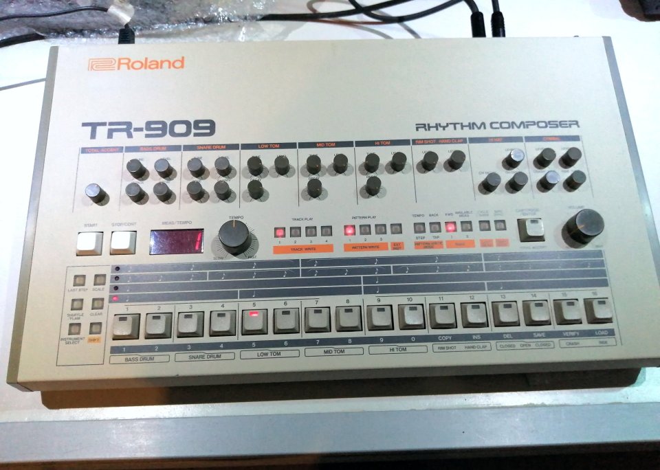 Roland TR909