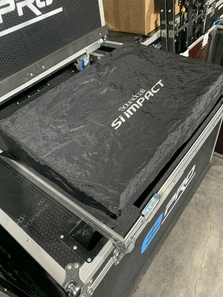 Soundcraft Si Impact + Flight case