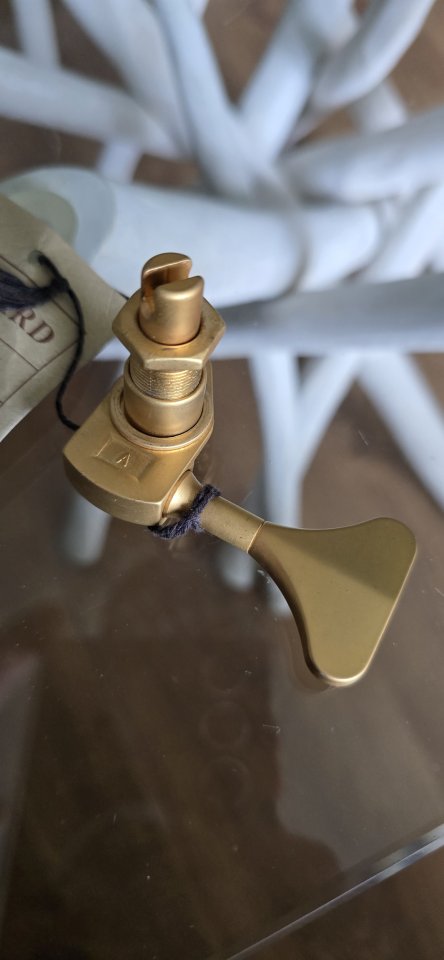 Clavijero para bajo eléctrico de la marca Hipshot