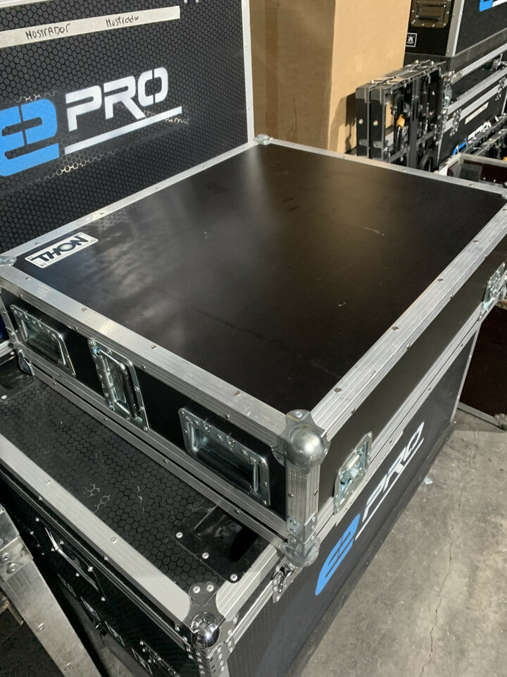 Soundcraft Si Impact + Flight case