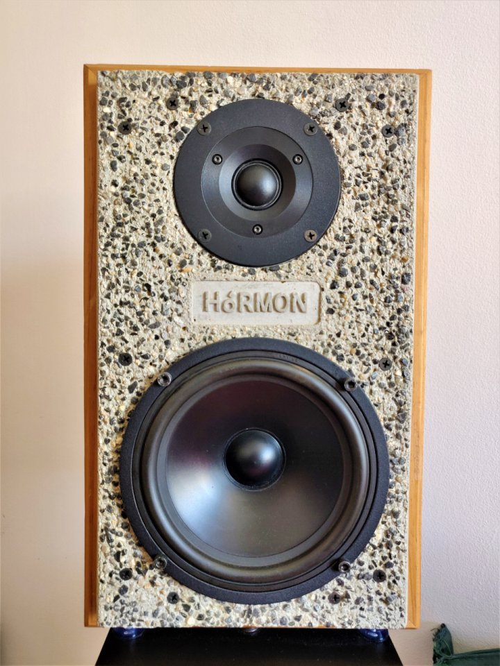 Material de Estudio:  Monitores Hórmon + Etapa + Soportes Dynaudio + Rack