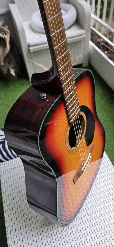 Fender CD60 de segunda mano · Foto 3 de 10 · Madrid · 150 €