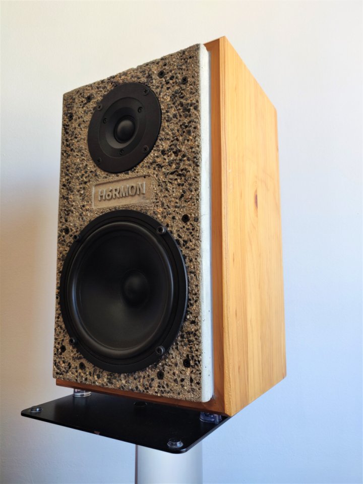 Material de Estudio:  Monitores Hórmon + Etapa + Soportes Dynaudio + Rack