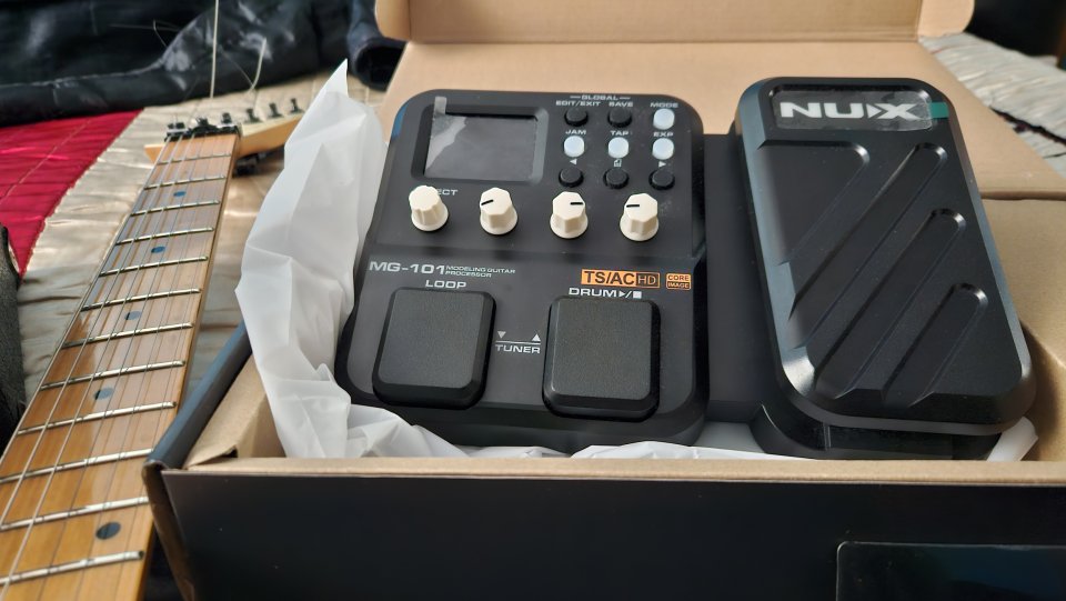 Pack Superstrato EMG-81 + Marshall DSL1HR + Multiefectos Nux mg-101