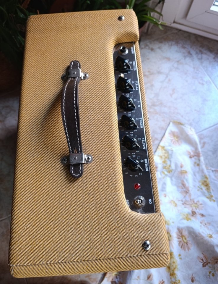 Fender blues junior IV Lacquered tweed edición limitada de segunda mano · Foto 3 de 8 · Badajoz · 600 €