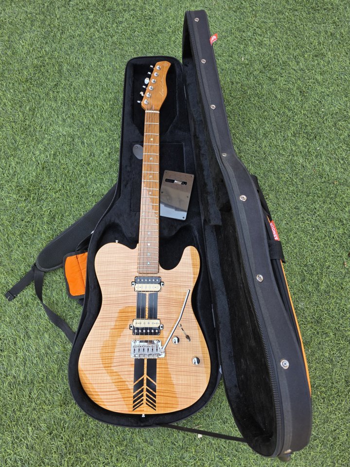 SIRE LARRY CARLTON T7 NATURAL + Estuche foam. de segunda mano · Foto 1 de 10 · Zaragoza · 500 €