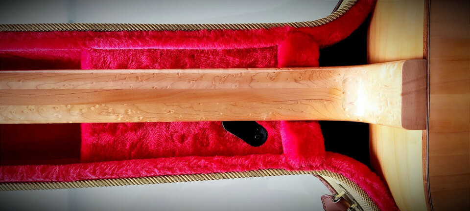 Guitarra Acústica de Luthier con Maderas Sólidas y Exóticas.