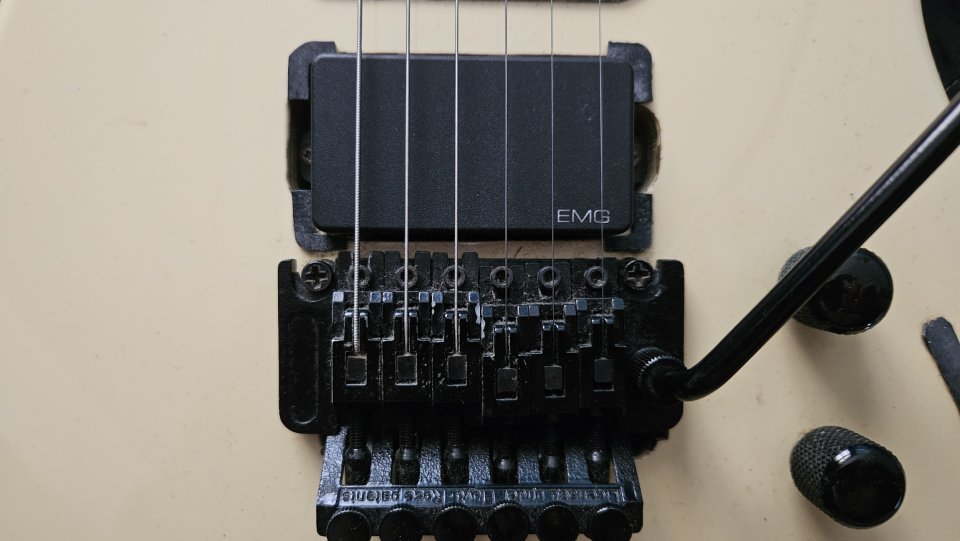 Pack Superstrato EMG-81 + Marshall DSL1HR + Multiefectos Nux mg-101