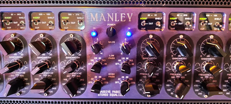 Ecualizador Estéreo a Válvulas Manley Massive Passive – Impecable! de segunda mano · Foto 1 de 10 · Madrid · 3995 €
