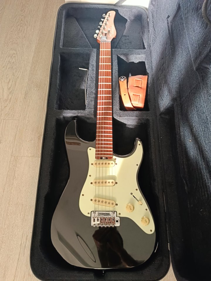 Schecter Nick Johnston de segunda mano · Foto 1 de 2 · Madrid · 525 €