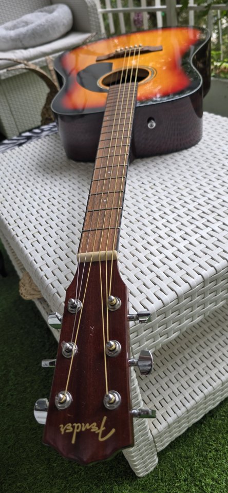 Fender CD60 de segunda mano · Foto 7 de 10 · Madrid · 150 €