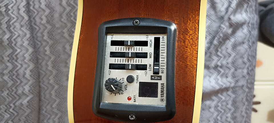 Guitarra acústica Yamaha CPX700NT + funda acolchada