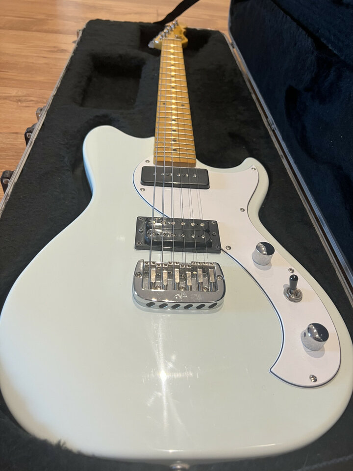 G&L Fallout Sonic blue ( Tribute Series ) + regalo funda rígida