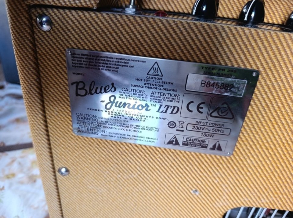 Fender blues junior IV Lacquered tweed edición limitada de segunda mano · Foto 5 de 8 · Badajoz · 600 €