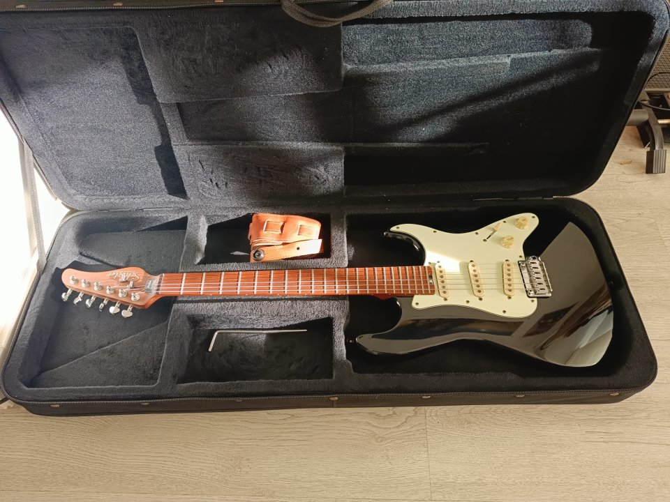 Schecter Nick Johnston de segunda mano · Foto 2 de 2 · Madrid · 525 €