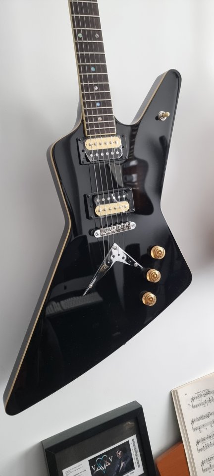 Dean Z 79 nueva y Westone Les Paul Goldtop