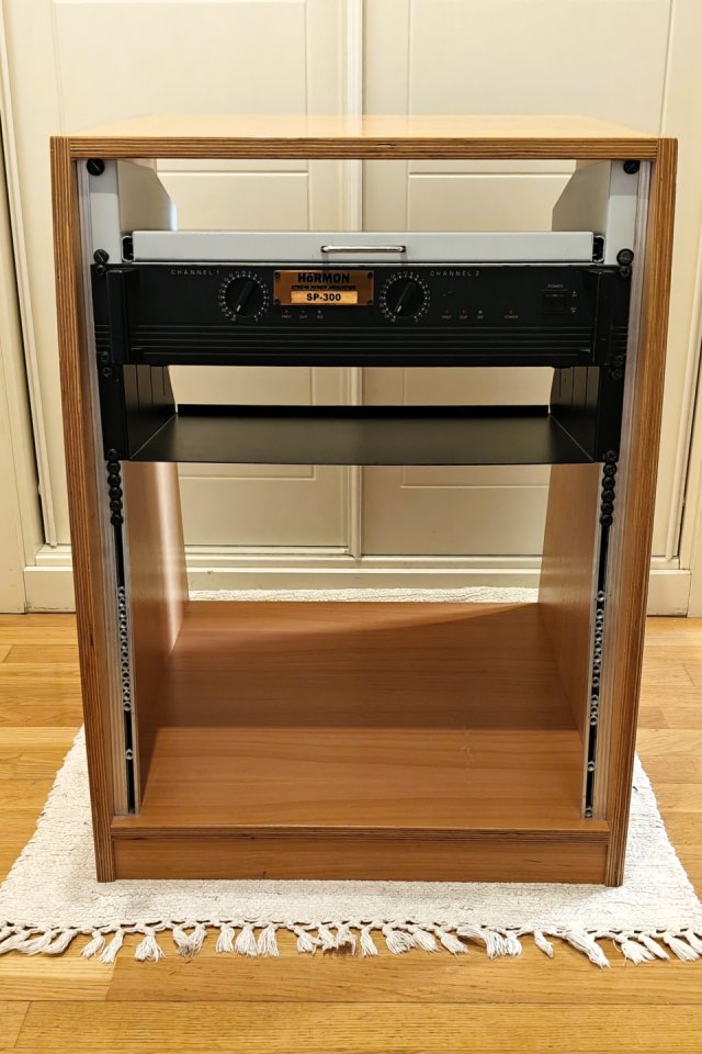 Material de Estudio:  Monitores Hórmon + Etapa + Soportes Dynaudio + Rack