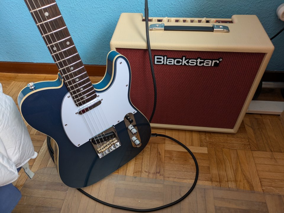 Amplificador de guitarra Blackstar Debut 50r de segunda mano · Foto 2 de 4 · Madrid · 150 €