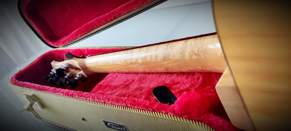 Guitarra Acústica de Luthier con Maderas Sólidas y Exóticas.