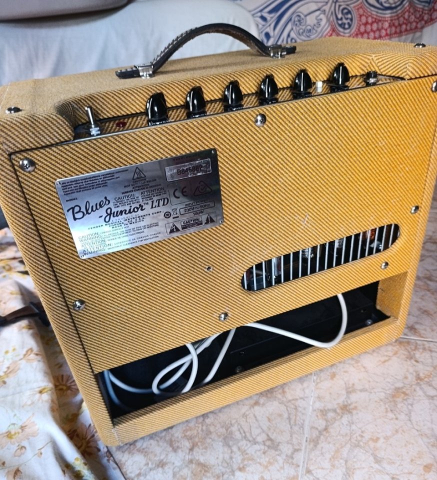 Fender blues junior IV Lacquered tweed edición limitada de segunda mano · Foto 7 de 8 · Badajoz · 600 €