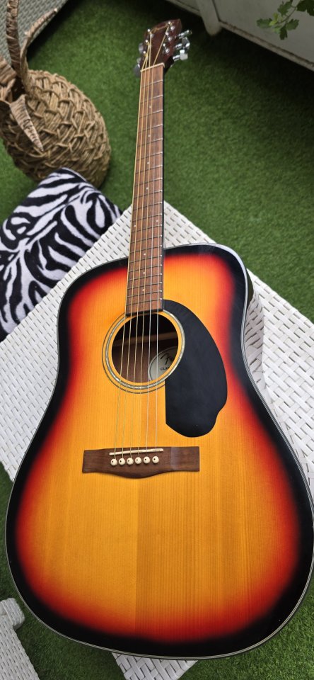 Fender CD60 de segunda mano · Foto 10 de 10 · Madrid · 150 €