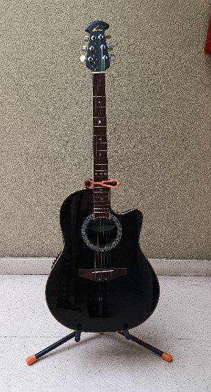 OVATION electroacústica celebrity CC 057 con estuche de segunda mano · Foto 2 de 5 · Bizkaia · 325 €