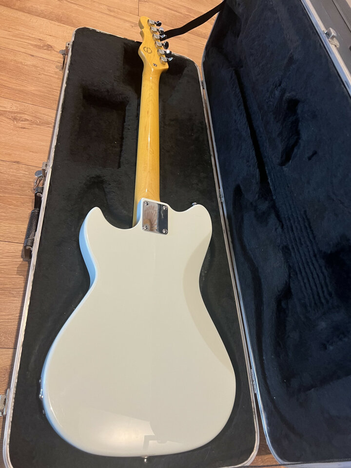 G&L Fallout Sonic blue ( Tribute Series ) + regalo funda rígida