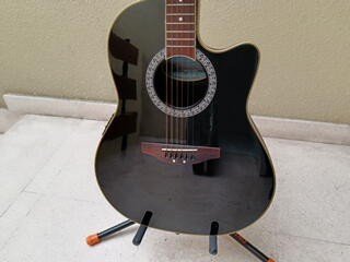 OVATION electroacústica celebrity CC 057 con estuche de segunda mano · Foto 3 de 5 · Bizkaia · 325 €