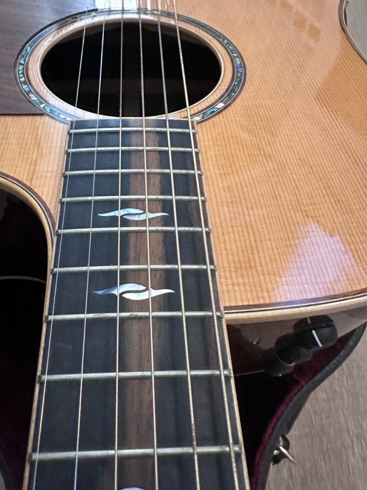 [Vendo] Taylor 810ce USA 2014 – Serie 800 – ES2 – Estado excepcional – Estuche original de segunda mano · Foto 4 de 10 · Madrid · 2450 €