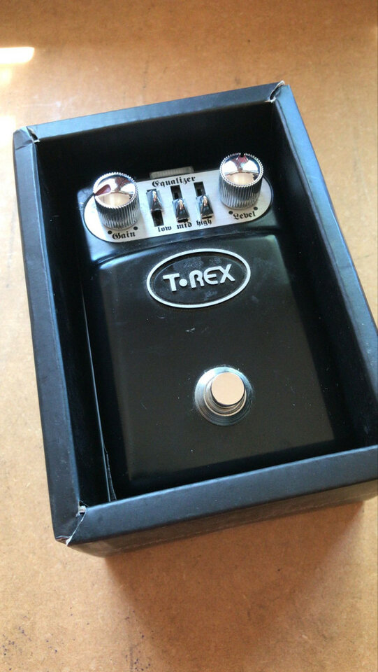 DISTORSIÓN T-REX TONEBUG, con caja y papeles, en buen estado