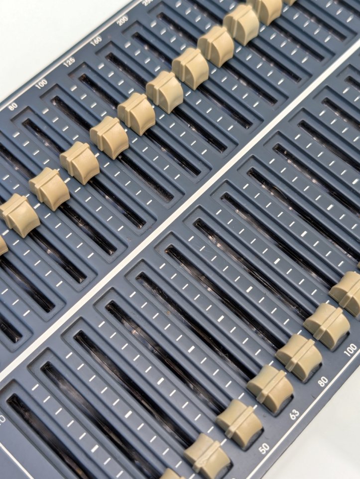 BSS Audio FCS-960 - Ecualizador Dual de 30 bandas - Leyenda analógica