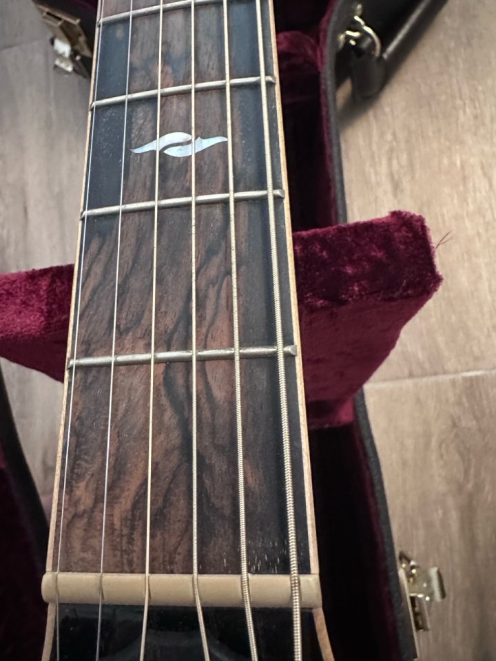 [Vendo] Taylor 810ce USA 2014 – Serie 800 – ES2 – Estado excepcional – Estuche original de segunda mano · Foto 5 de 10 · Madrid · 2450 €
