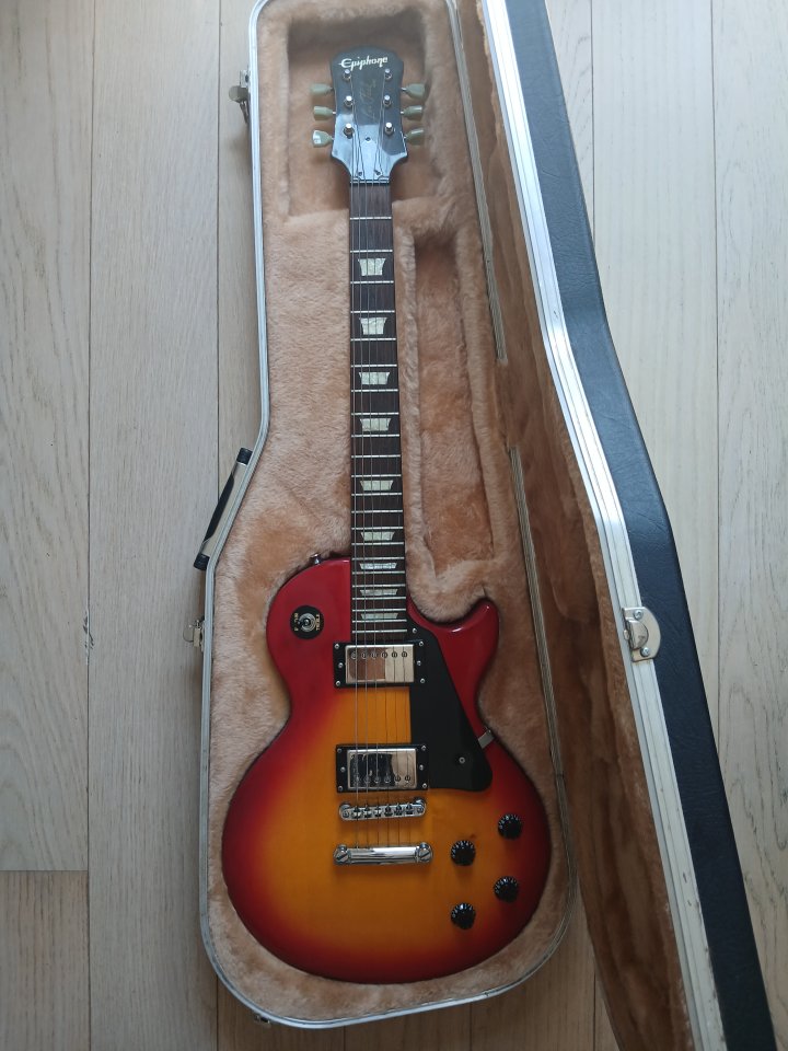 Epiphone Les Paul Studio (Czech Republic)
