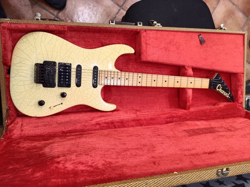 Pre Owned '90s Charvel 375 Deluxe Desert Crackle With HSC . Made in Japan.