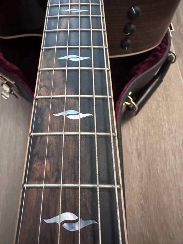 [Vendo] Taylor 810ce USA 2014 – Serie 800 – ES2 – Estado excepcional – Estuche original de segunda mano · Foto 6 de 10 · Madrid · 2450 €