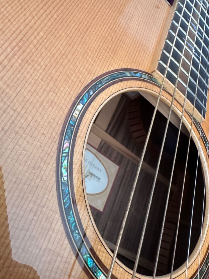 [Vendo] Taylor 810ce USA 2014 – Serie 800 – ES2 – Estado excepcional – Estuche original de segunda mano · Foto 8 de 10 · Madrid · 2450 €