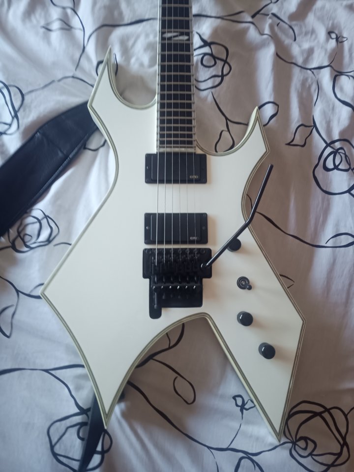 BC Rich Warlock NJ Deluxe de segunda mano · Foto 2 de 9 · Tarragona · 1200 €