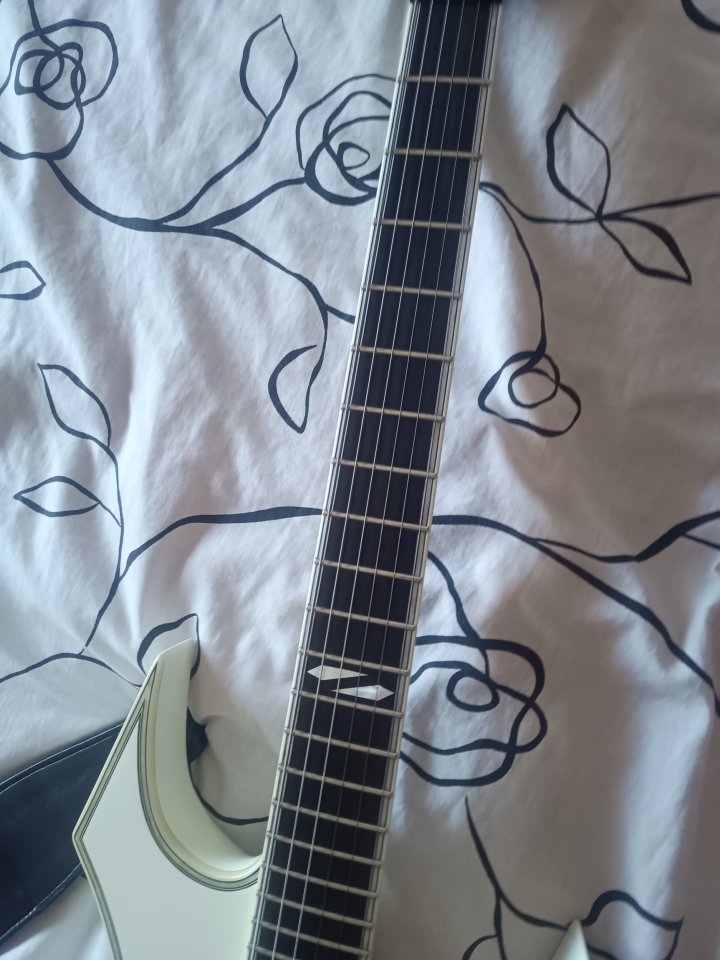 BC Rich Warlock NJ Deluxe de segunda mano · Foto 3 de 9 · Tarragona · 1200 €