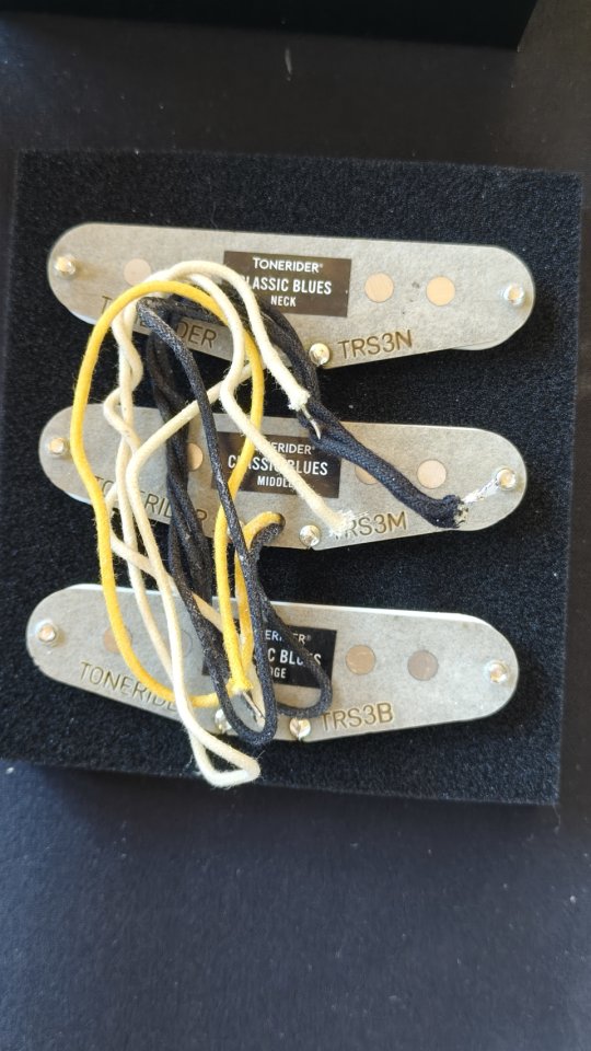 Tonerider Classic Blues Set Stratocaster de segunda mano · Foto 2 de 3 · Madrid · 95 €