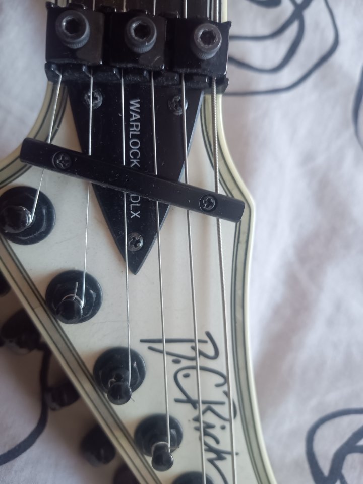 BC Rich Warlock NJ Deluxe de segunda mano · Foto 5 de 9 · Tarragona · 1200 €