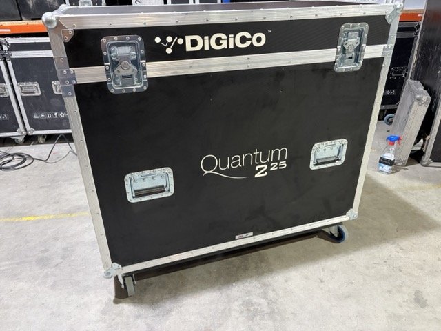 DigiCo Quantum 225 + MQRack + TCElectronic Clarity