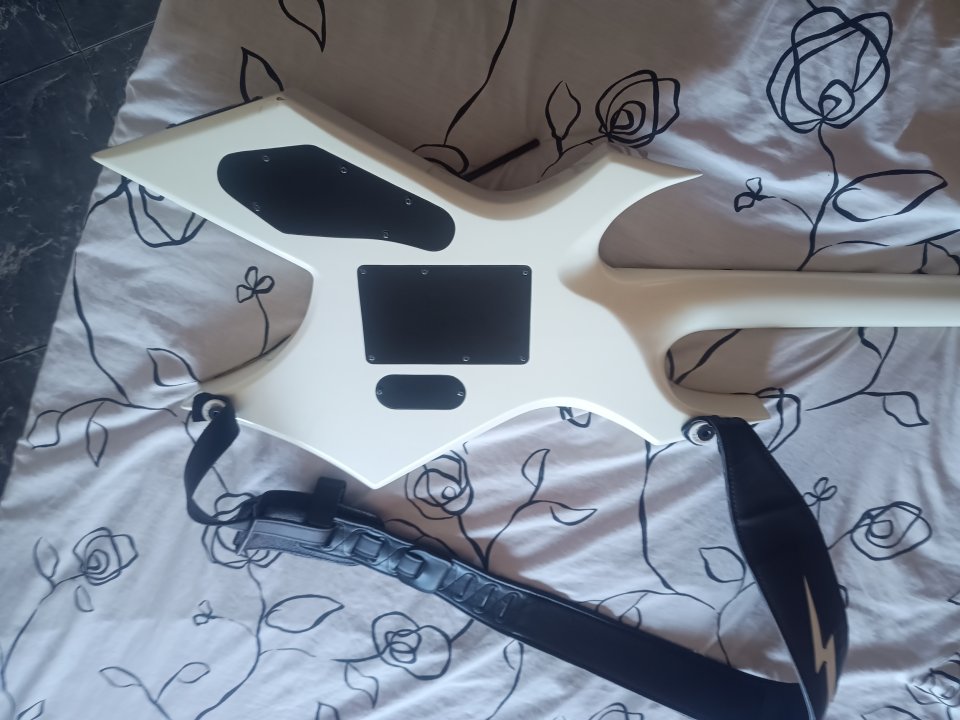 BC Rich Warlock NJ Deluxe de segunda mano · Foto 6 de 9 · Tarragona · 1200 €