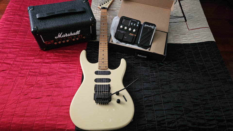 Pack Superstrato EMG-81 + Marshall DSL1HR + Multiefectos Nux mg-101