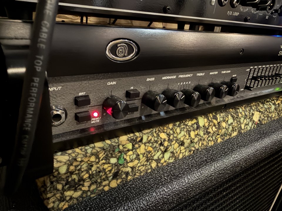 Ampeg SVT-3 PRO Amplificador Bajo de segunda mano · Foto 5 de 5 · Madrid · 600 €