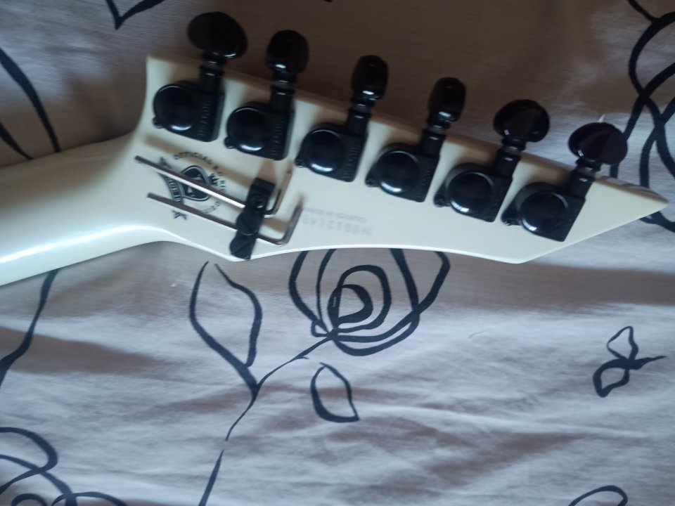 BC Rich Warlock NJ Deluxe de segunda mano · Foto 7 de 9 · Tarragona · 1200 €