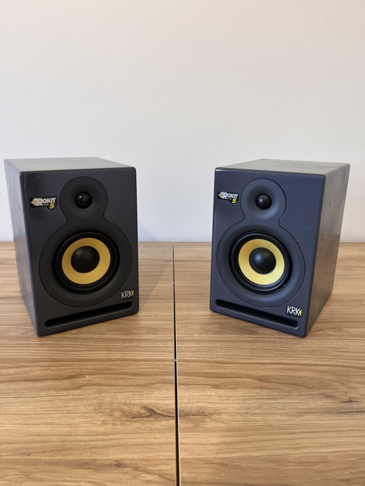 Vendo Monitores KRK Powered 5 reacondicionados y personalizados. de segunda mano · Foto 1 de 7 · Lugo · 350 €