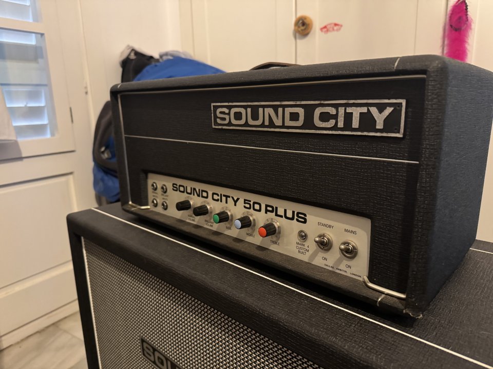 Sound city 50 plus más 2x12 fane